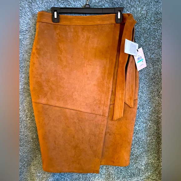 Brand new soft as Cashmere, Gold Semi Wrap Around Skirt with lining - Picture 1 of 5